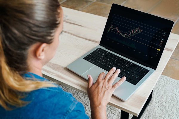 Comment articuler une thèse de doctorat autour de l'impact des fintechs sur les banques traditionnelles ?